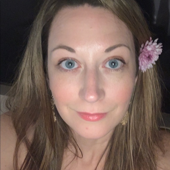 Meet your Posher, Jennifer - Picture 1 of 1